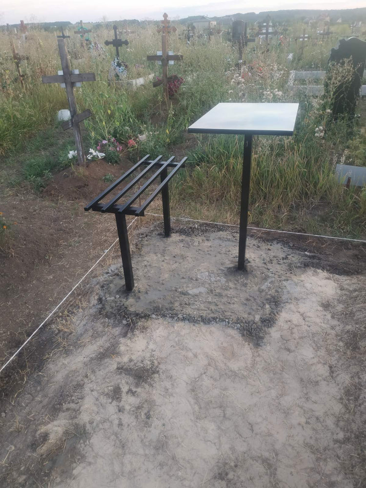 Bancs et tables de cimetière