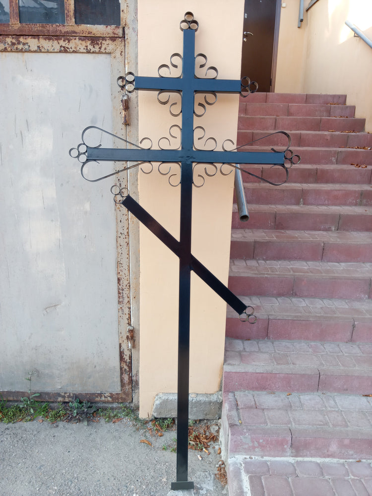 Croix métalliques funéraires